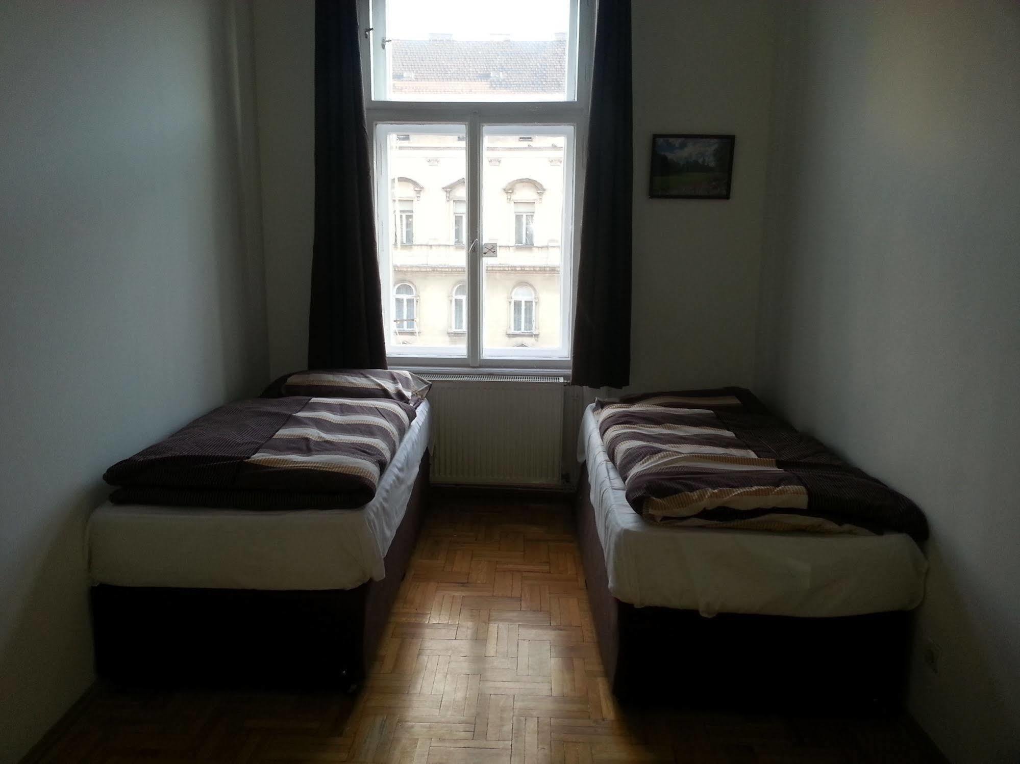 Caterina Private Rooms And Apartments Budapest Extérieur photo