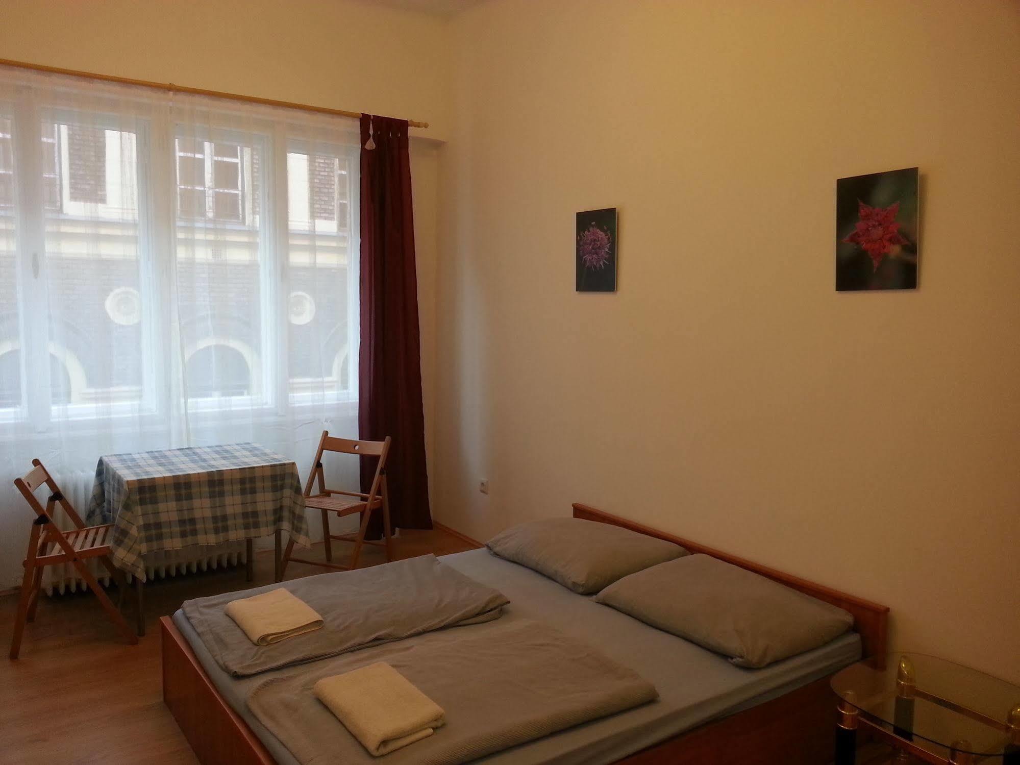 Caterina Private Rooms And Apartments Budapest Extérieur photo