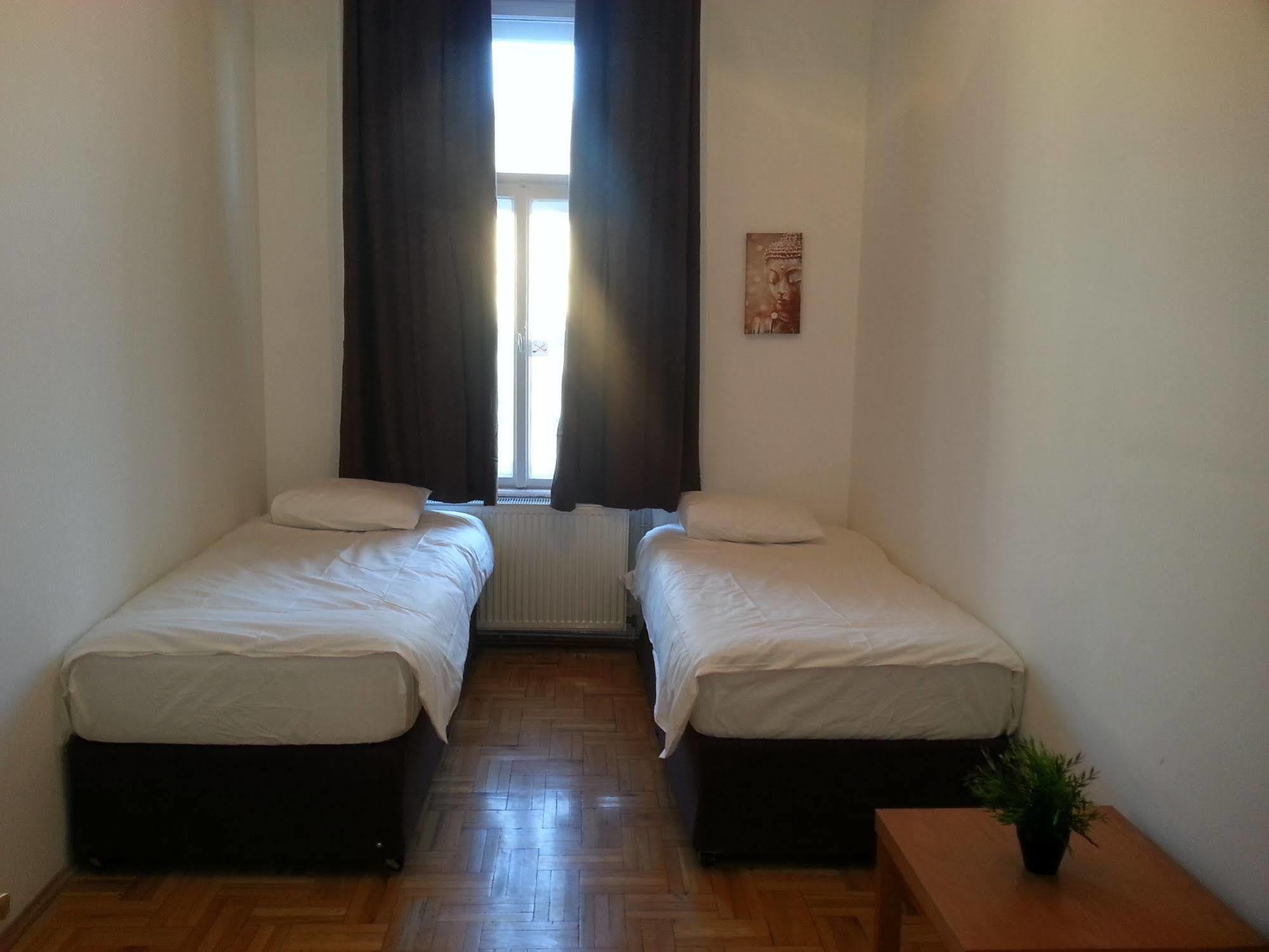 Caterina Private Rooms And Apartments Budapest Extérieur photo